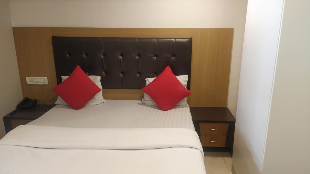 Hotel Palm Star Belapurpada Bagian luar foto