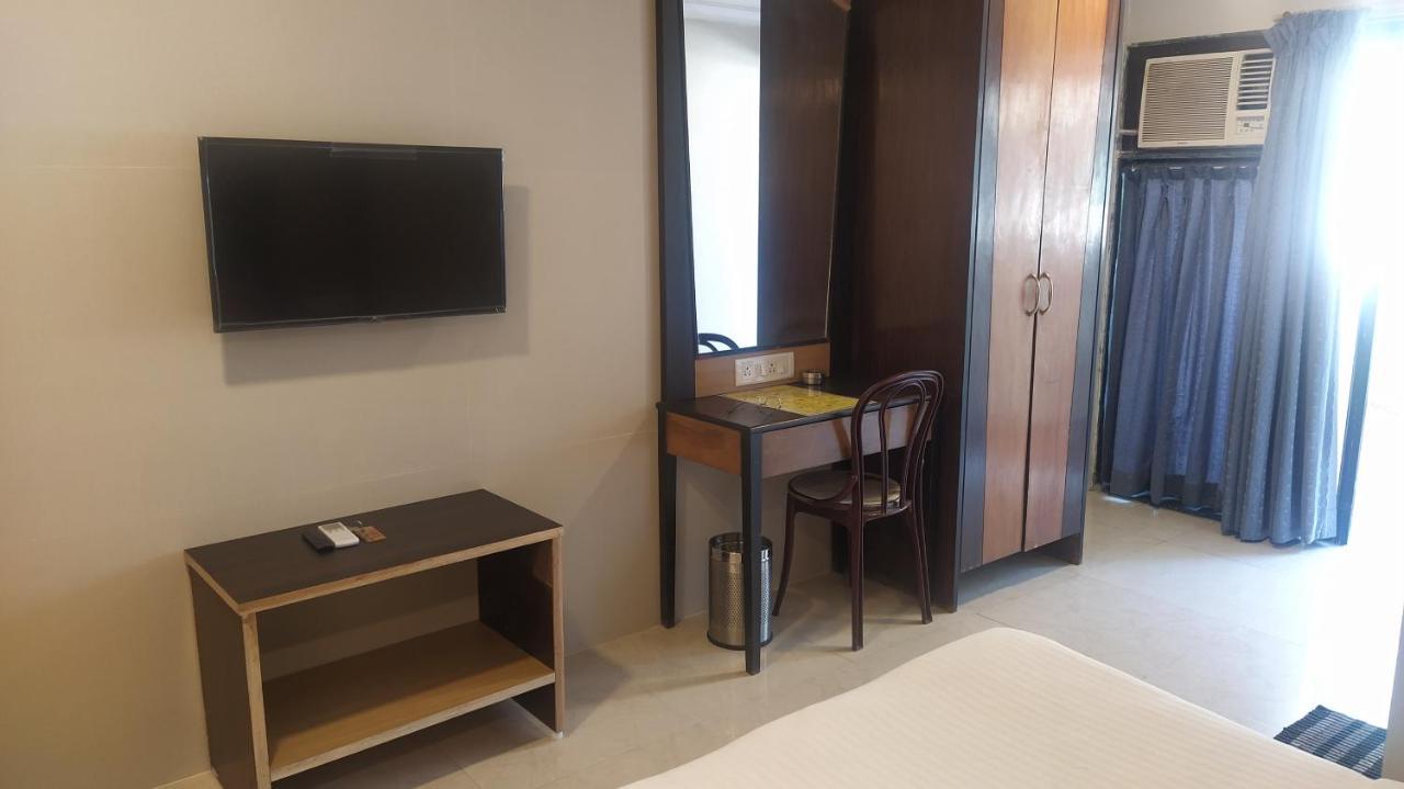 Hotel Palm Star Belapurpada Bagian luar foto
