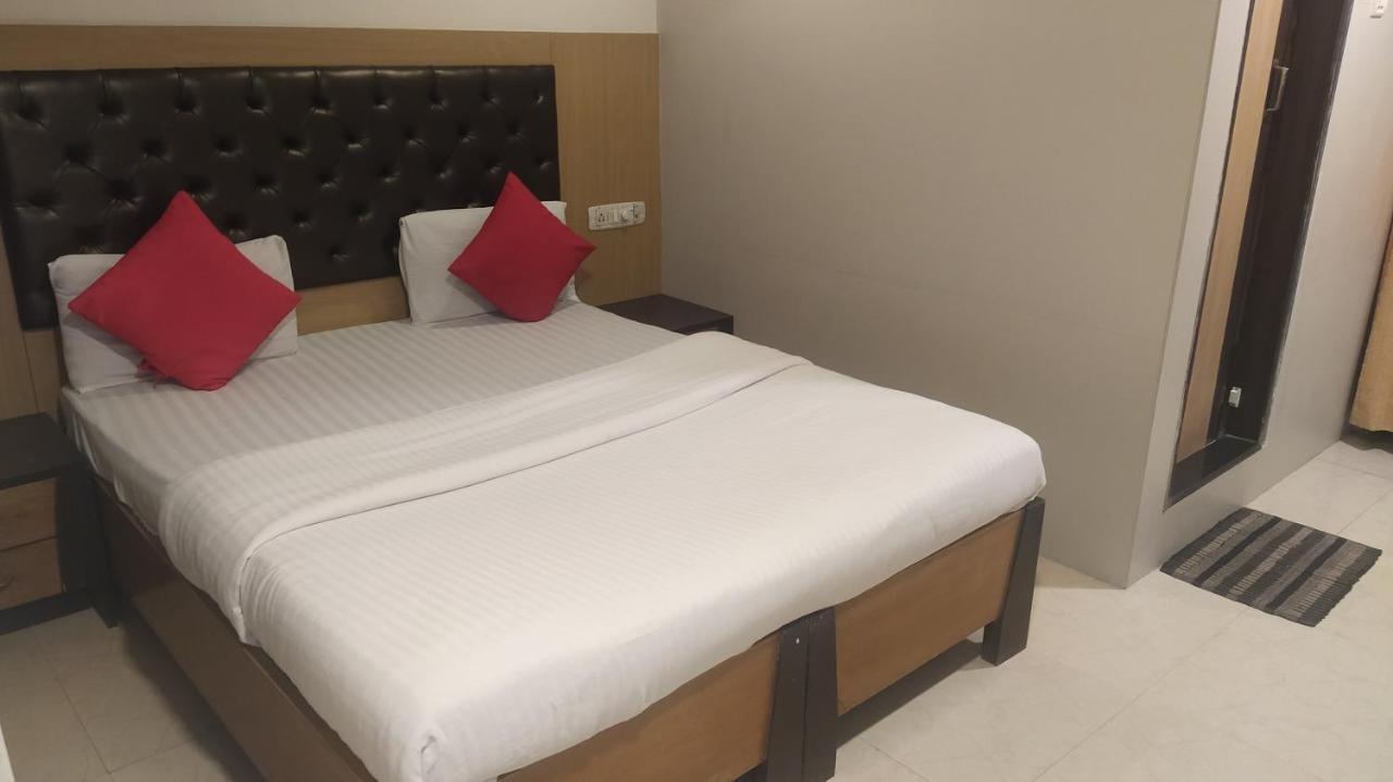 Hotel Palm Star Belapurpada Bagian luar foto